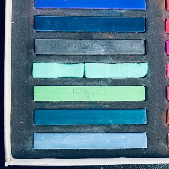 Free People Hair Chalk - 24 Colors! New. Temp Color Your Hair! Made in USA. - Picture 8 of 13